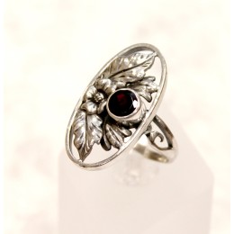 Hõbesõrmus - granaadiga